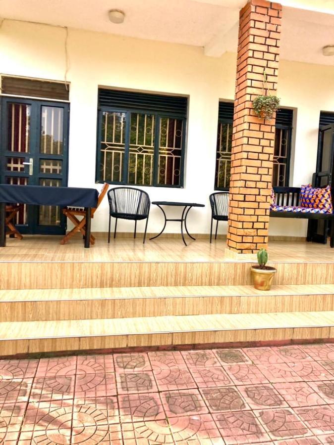 Hotel Okra House à Entebbe Extérieur photo