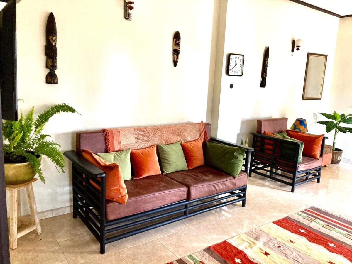 Hotel Okra House à Entebbe Extérieur photo