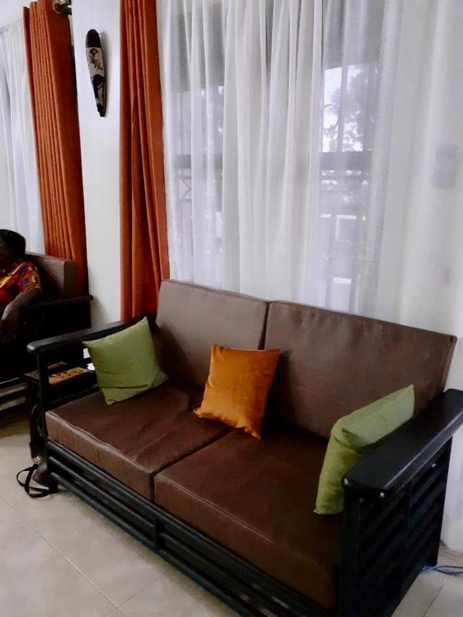 Hotel Okra House à Entebbe Extérieur photo