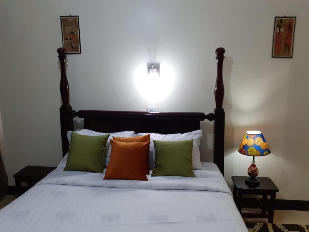Hotel Okra House à Entebbe Extérieur photo