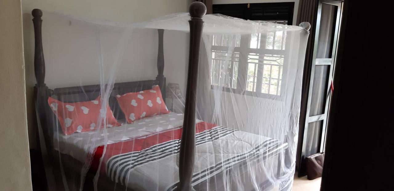 Hotel Okra House à Entebbe Extérieur photo