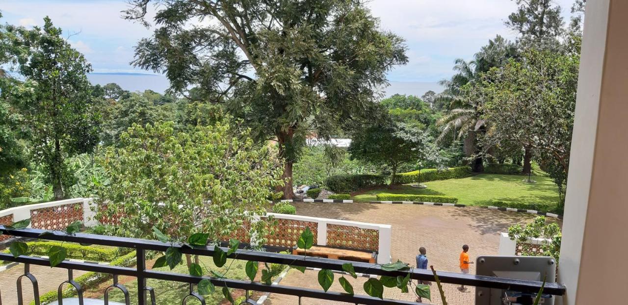 Hotel Okra House à Entebbe Extérieur photo